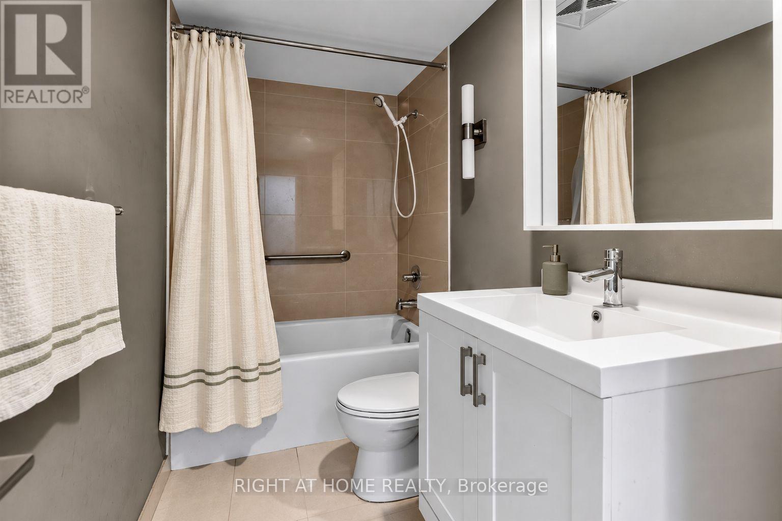 #509 18 GRAYDON HALL DRIVE - 22
