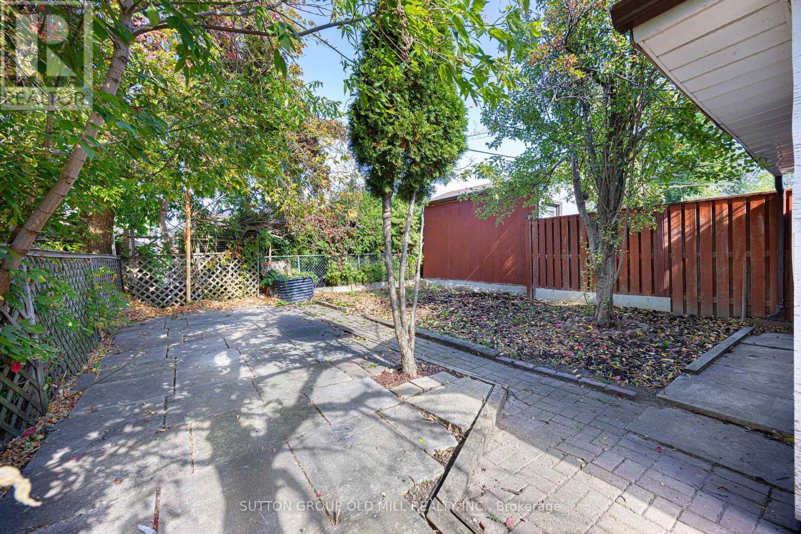 28 HOLWOOD AVENUE - 19