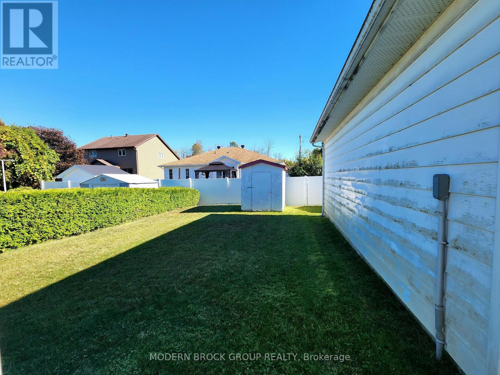 944 MACKENZIE ROAD - 41
