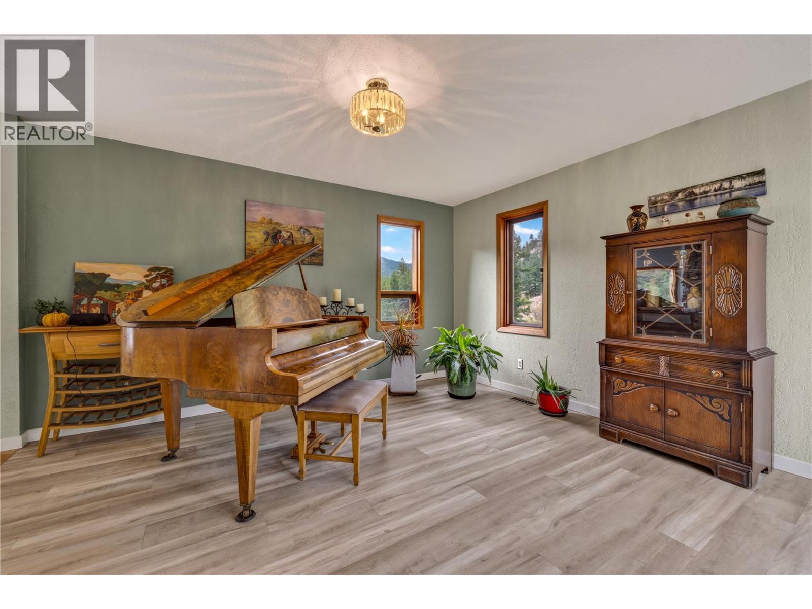 758 McMurray Road, Kaleden