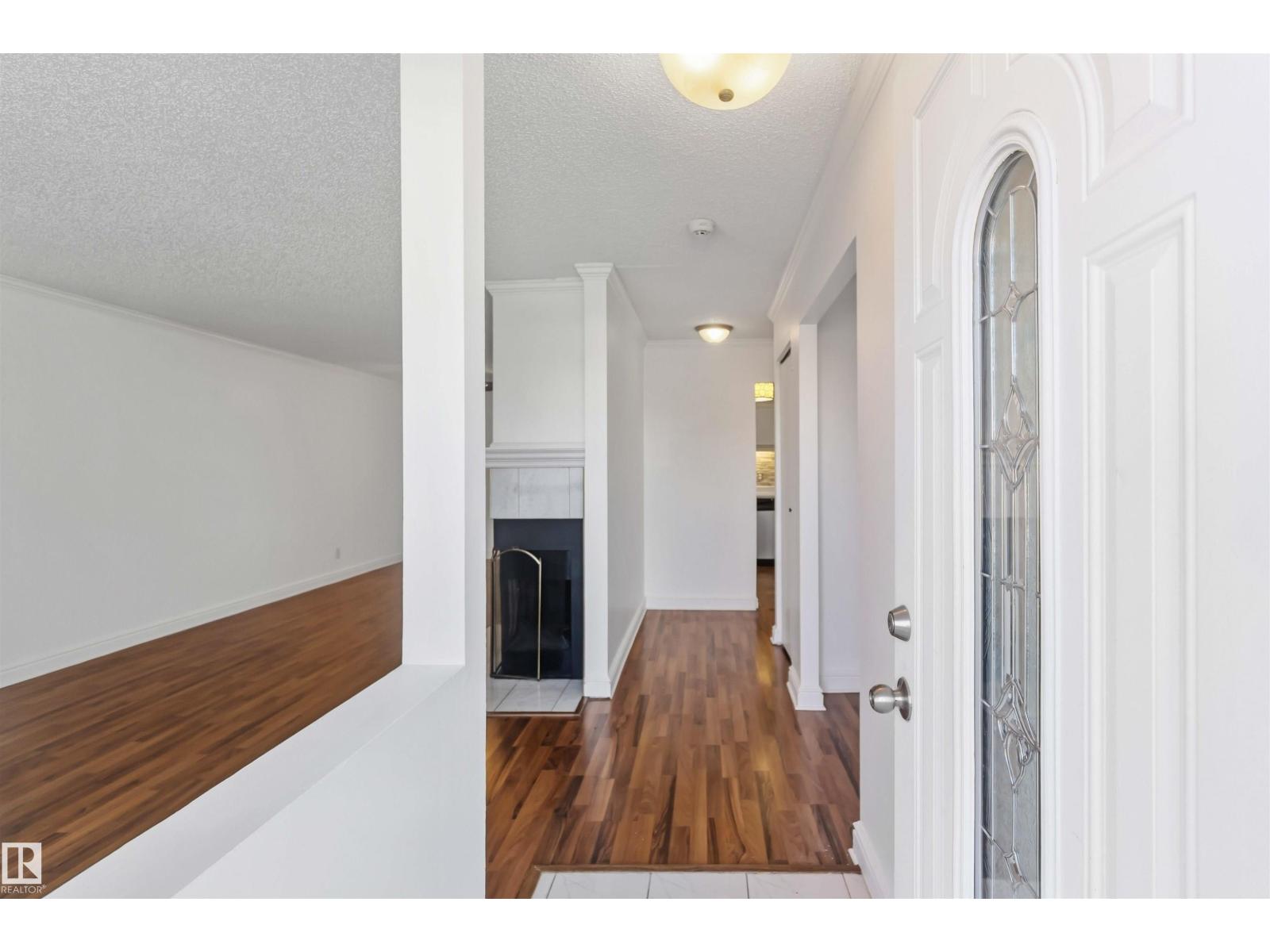 #2 2703 79 ST NW - 7