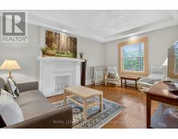 Living room - 64 Delaware Avenue, Ottawa, ON K2P0Z3 Photo 18