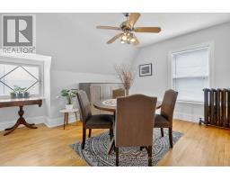 Living room - 64 Delaware Avenue, Ottawa, ON K2P0Z3 Photo 7