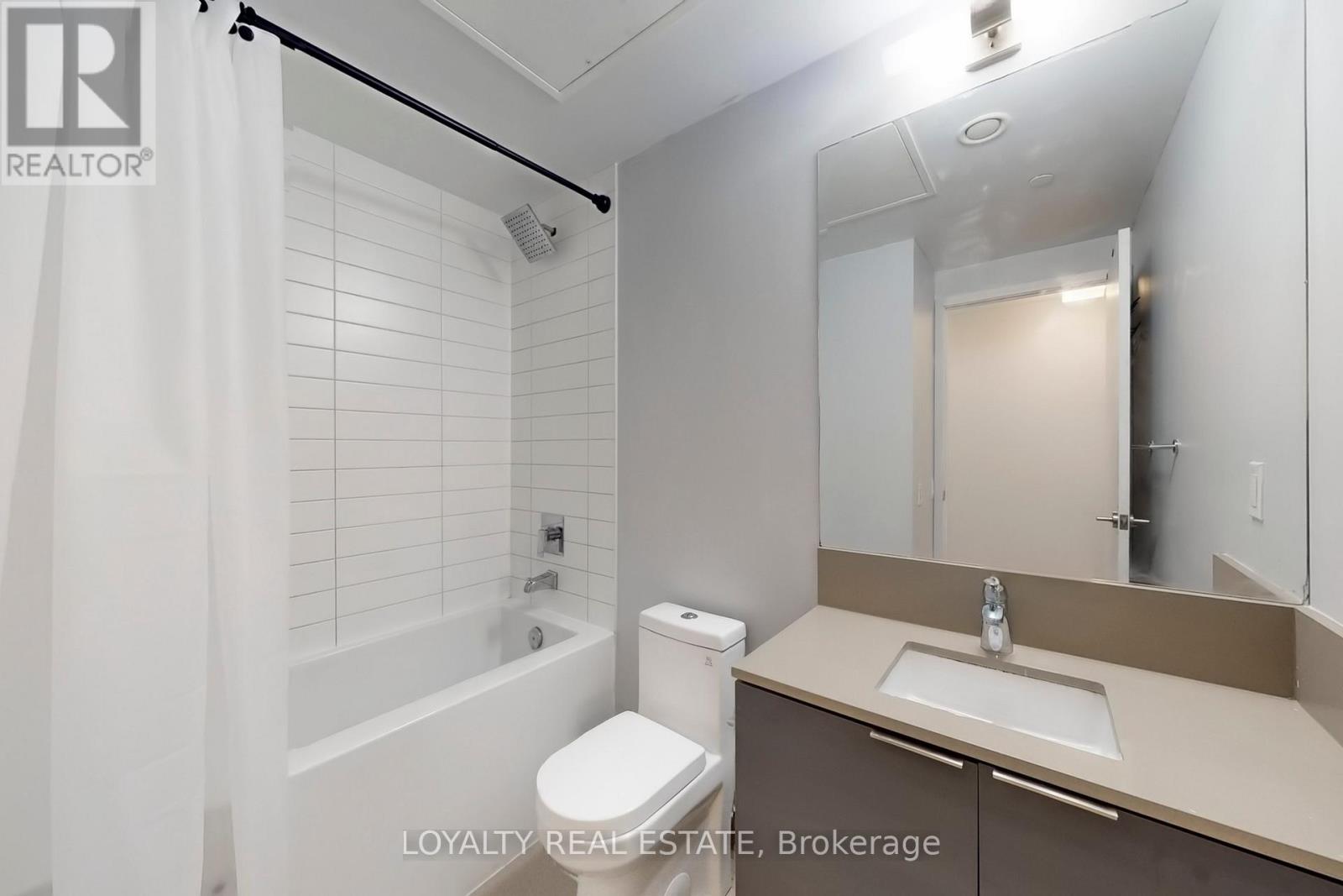 181 Dundas Street East — photo 35