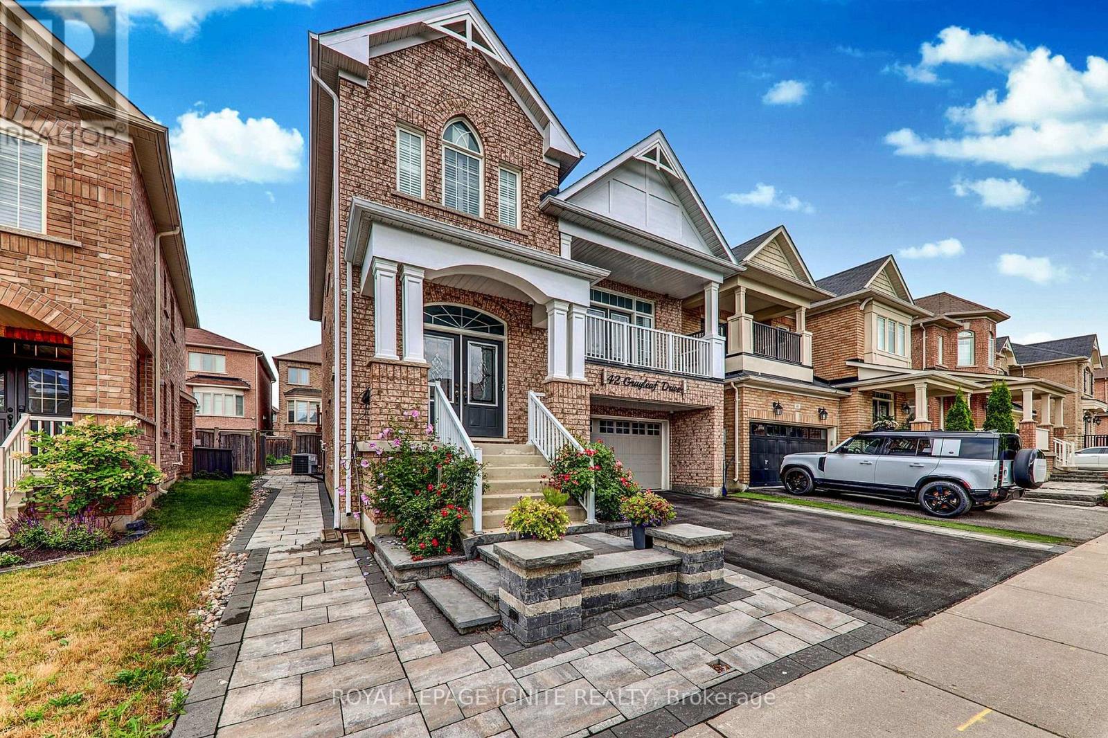 42 Grayleaf Drive, Whitchurch-Stouffville, ON photo 3