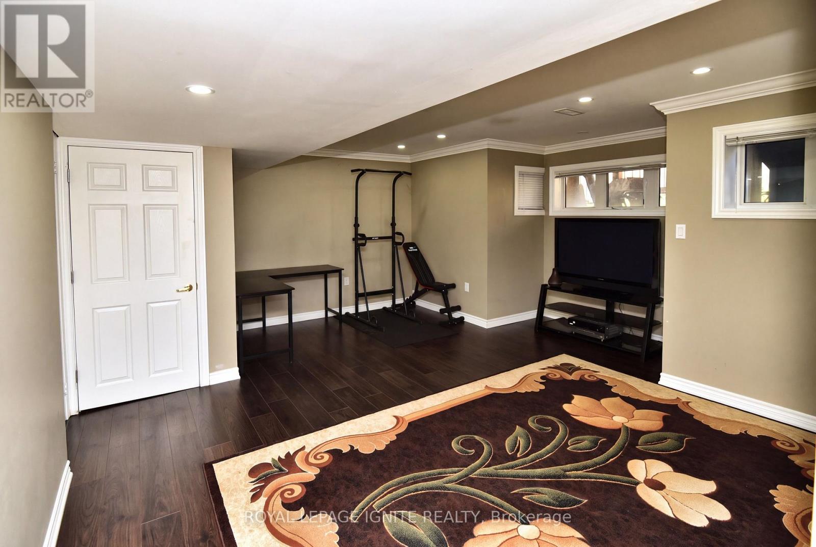 42 GRAYLEAF DRIVE - 40