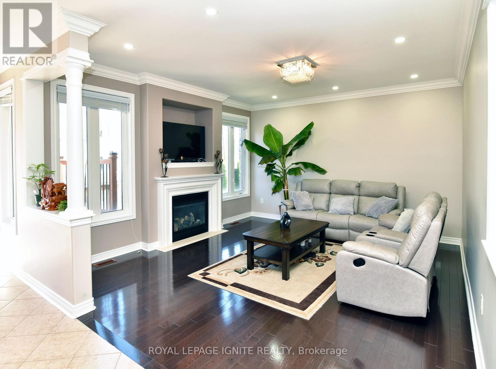 42 Grayleaf Drive, Whitchurch-Stouffville, ON photo 7