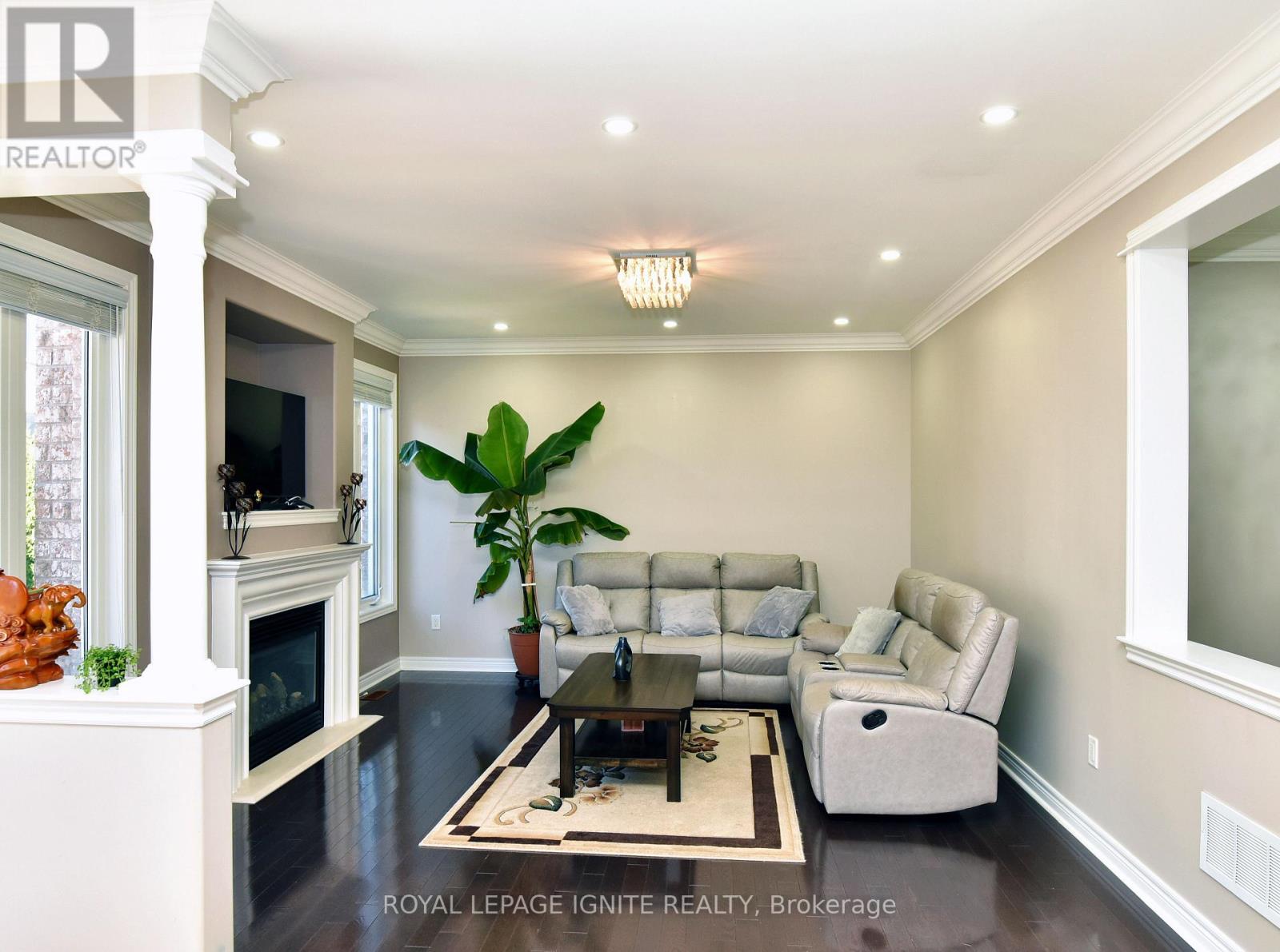 42 Grayleaf Drive, Whitchurch-Stouffville, ON photo 8