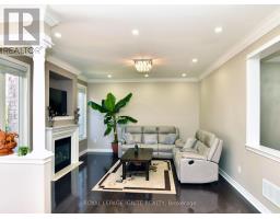 Living room - 42 Grayleaf Drive, Whitchurch Stouffville, ON L4A1S8 Photo 8