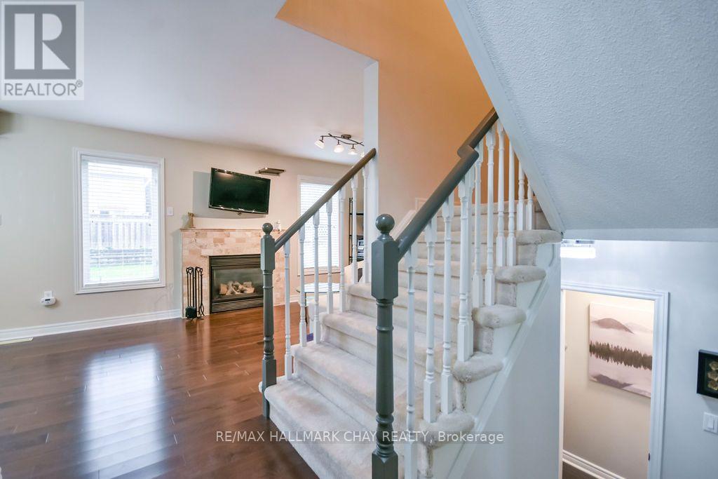 289 Esther Drive, Barrie, ON photo 10