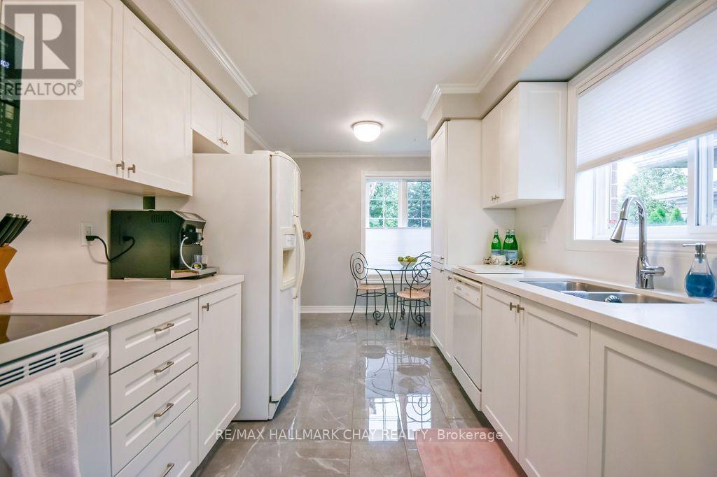 289 Esther Drive, Barrie, ON photo 5
