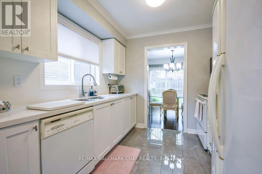 289 Esther Drive, Barrie, ON photo 6