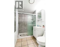 Kitchen - 548 Beach Road, Hamilton, ON L8H3K9 Photo 14