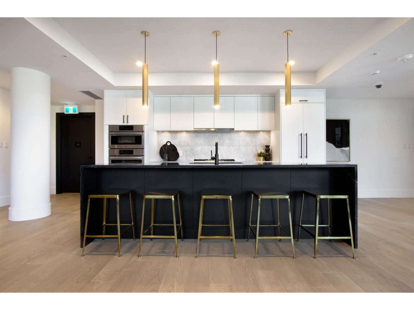 703 14825 THRIFT AVENUE, Surrey