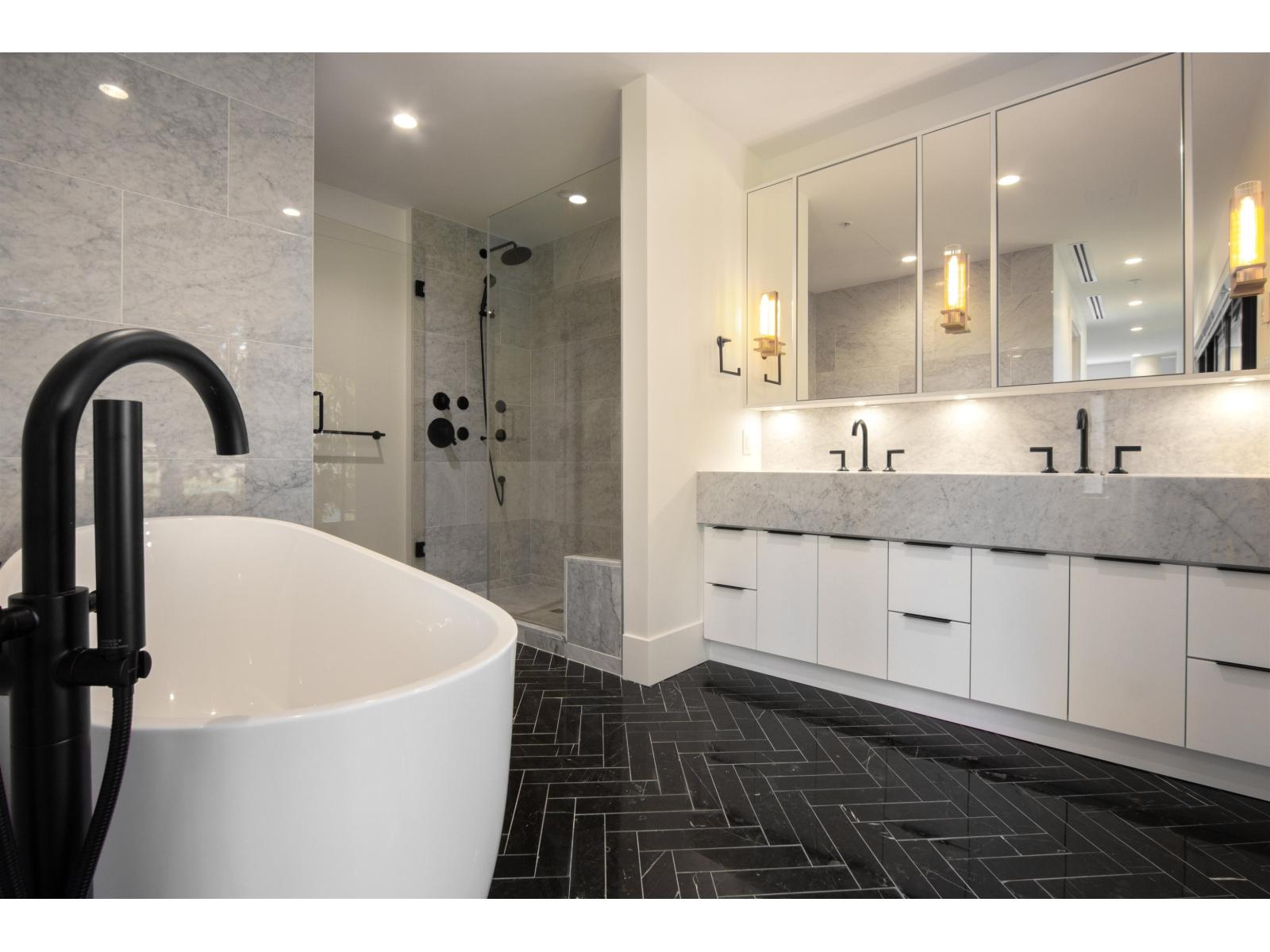 703 14825 THRIFT AVENUE, Surrey