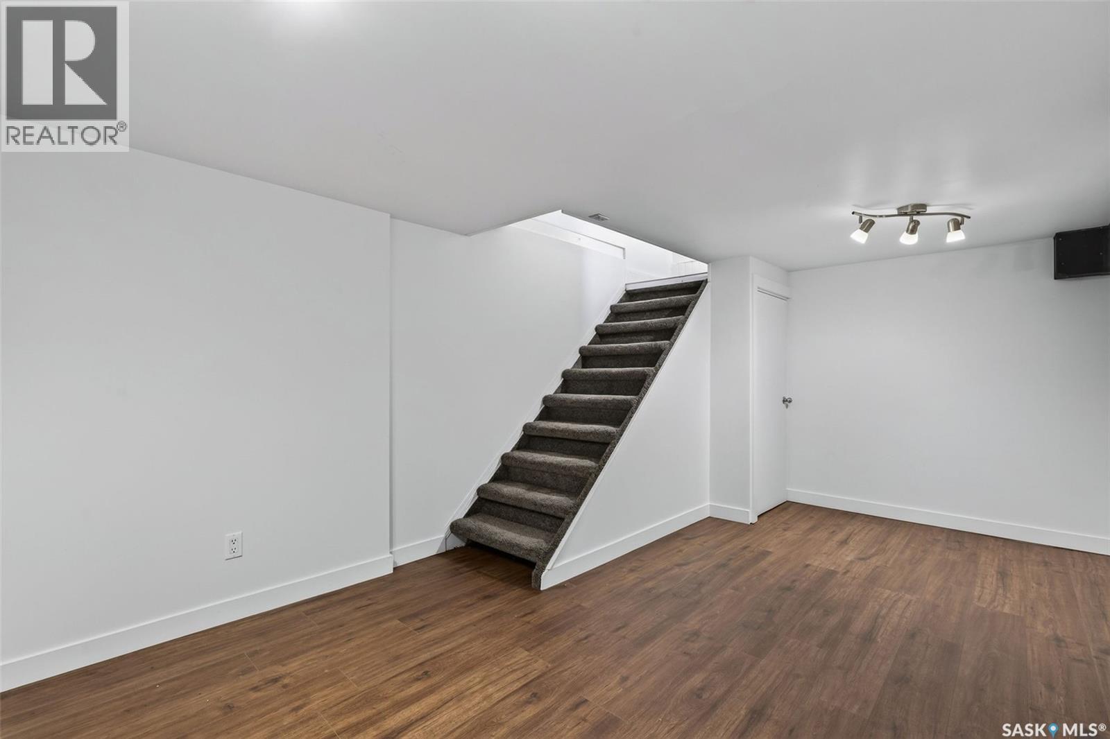 347 8th STREET E - 26