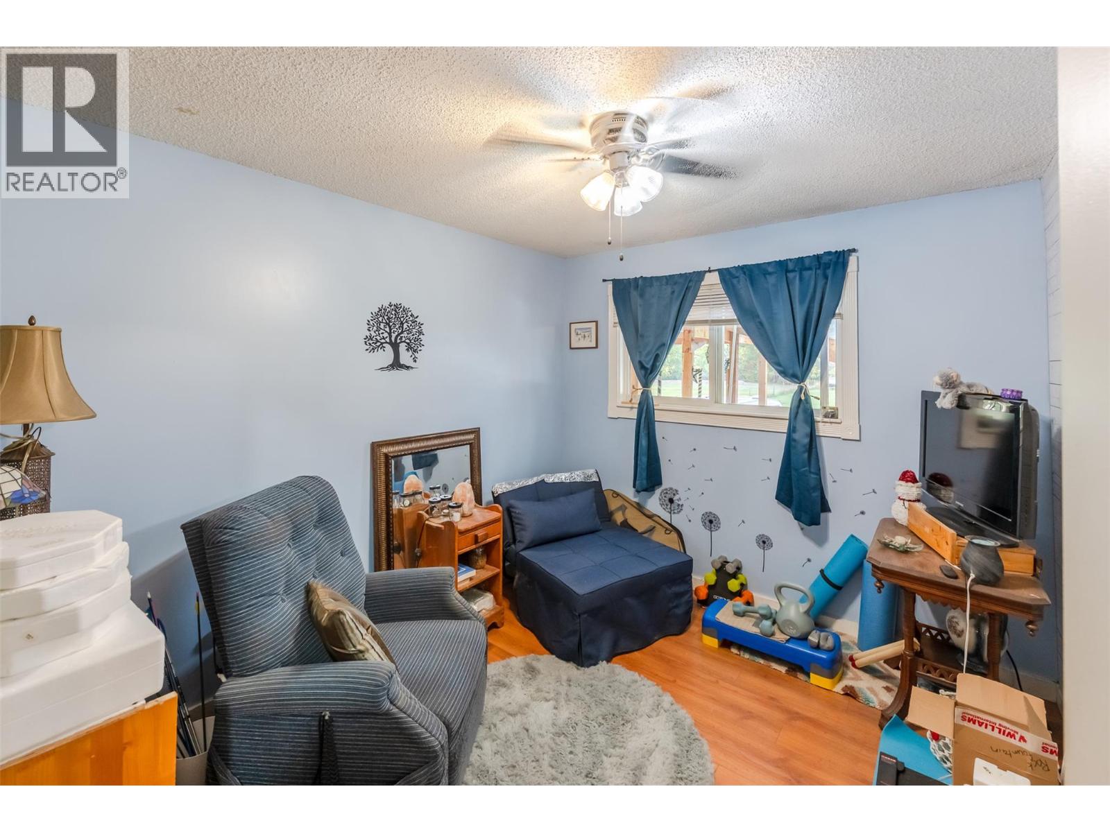5467 Sawmill Road, Oliver