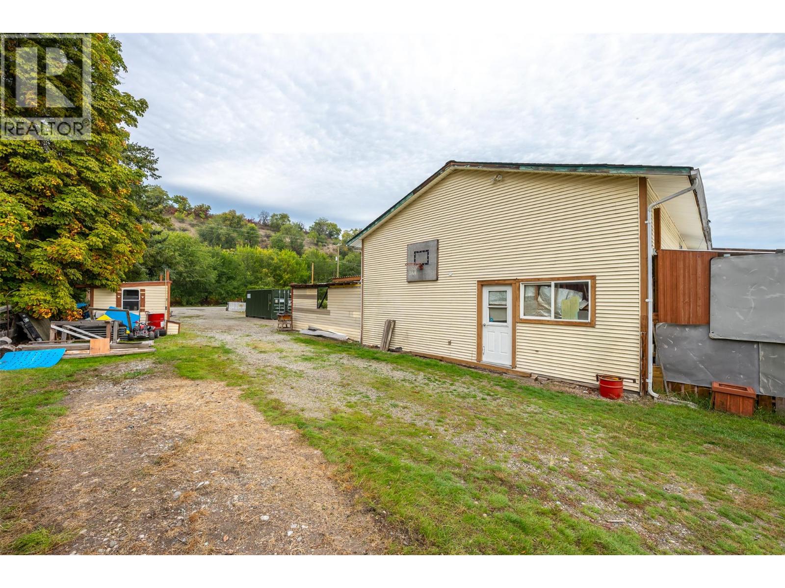 5467 Sawmill Road, Oliver