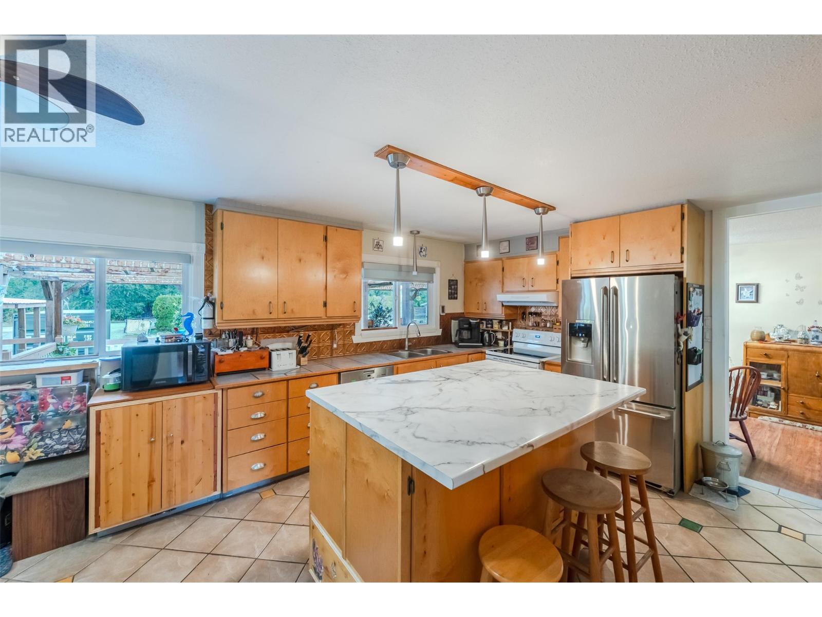 5467 Sawmill Road, Oliver