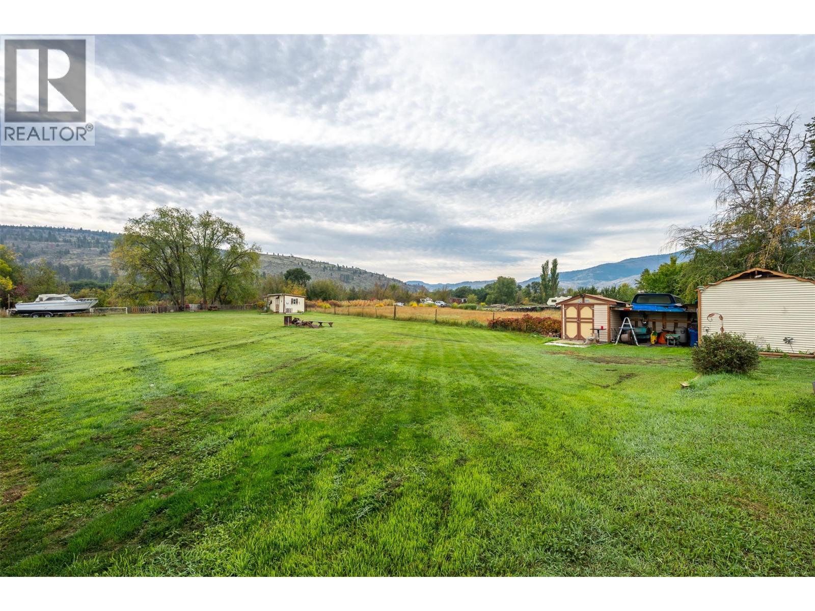 5467 Sawmill Road, Oliver