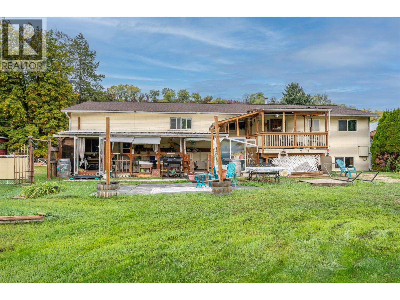 5467 Sawmill Road, Oliver