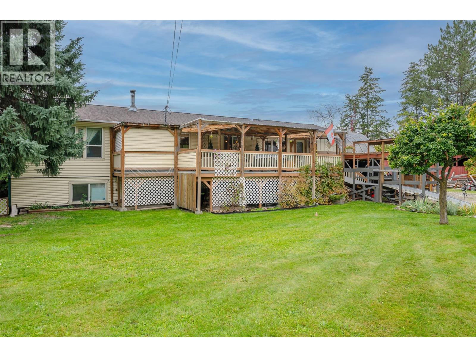 5467 Sawmill Road, Oliver