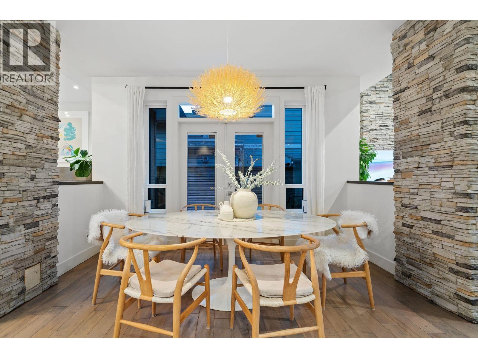2775 LYNDENE ROAD, North Vancouver