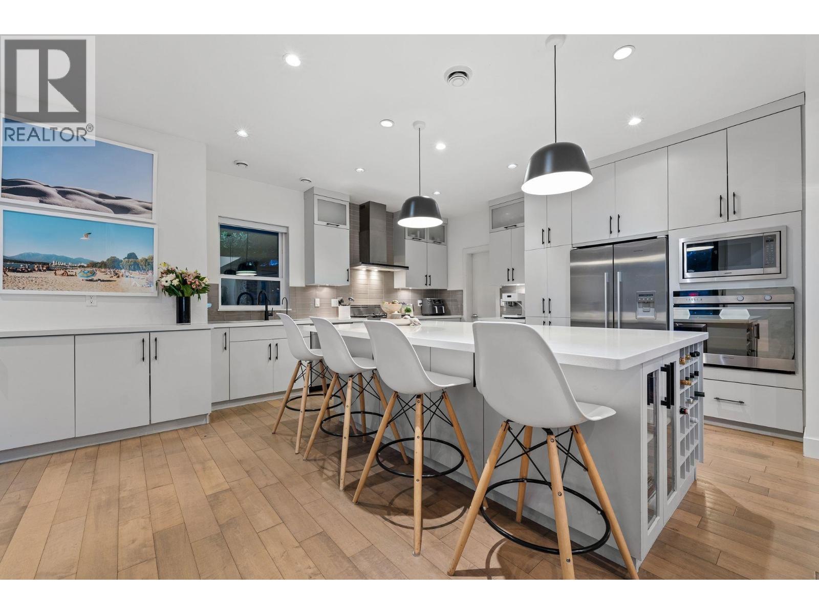 2775 LYNDENE ROAD, North Vancouver