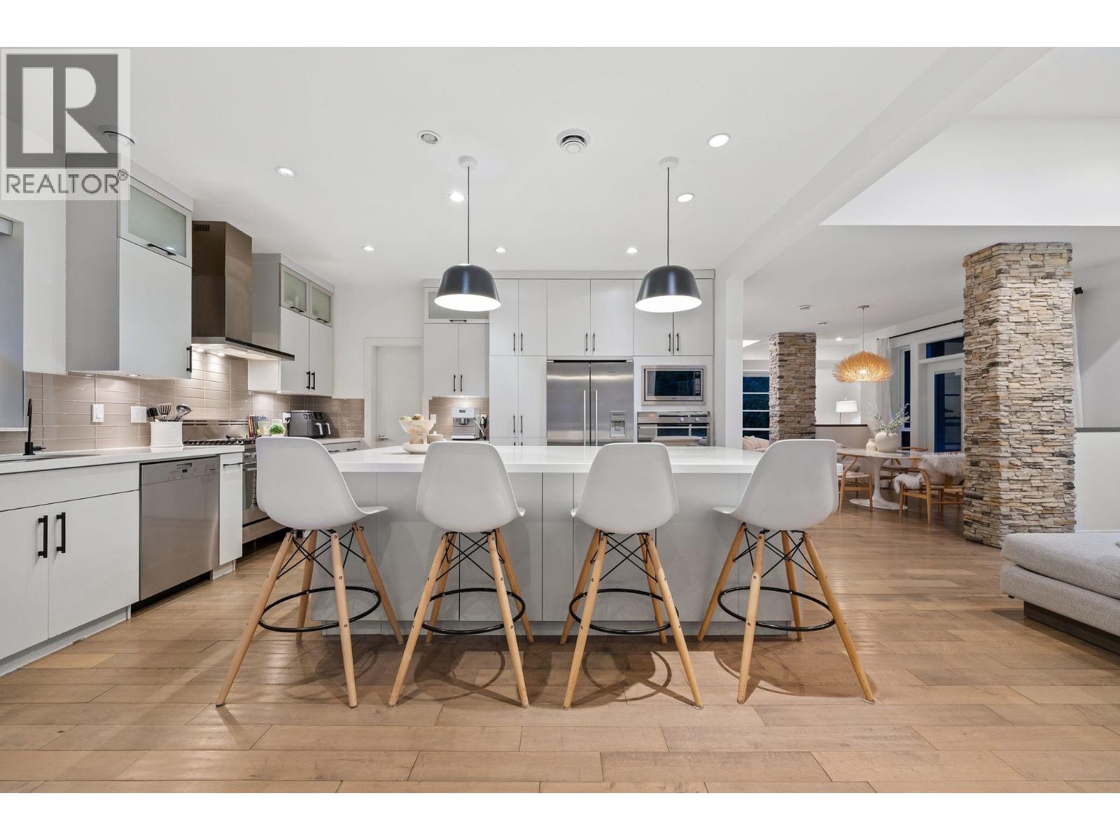 2775 LYNDENE ROAD, North Vancouver