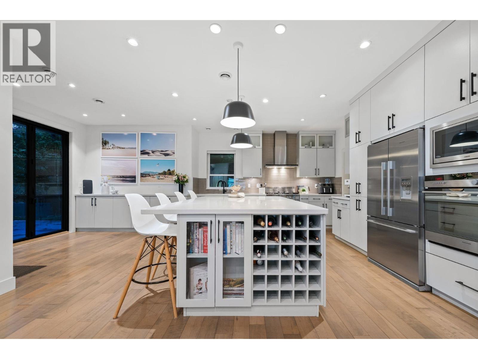 2775 LYNDENE ROAD, North Vancouver