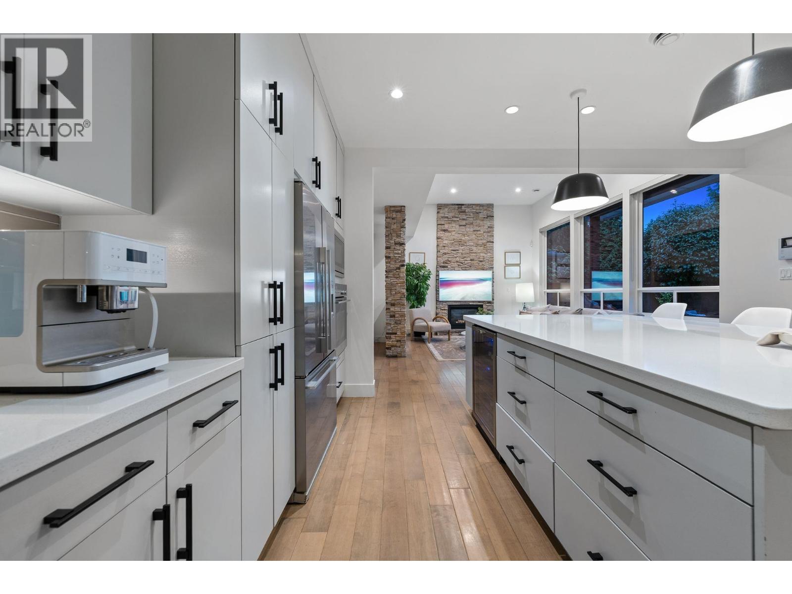 2775 LYNDENE ROAD, North Vancouver
