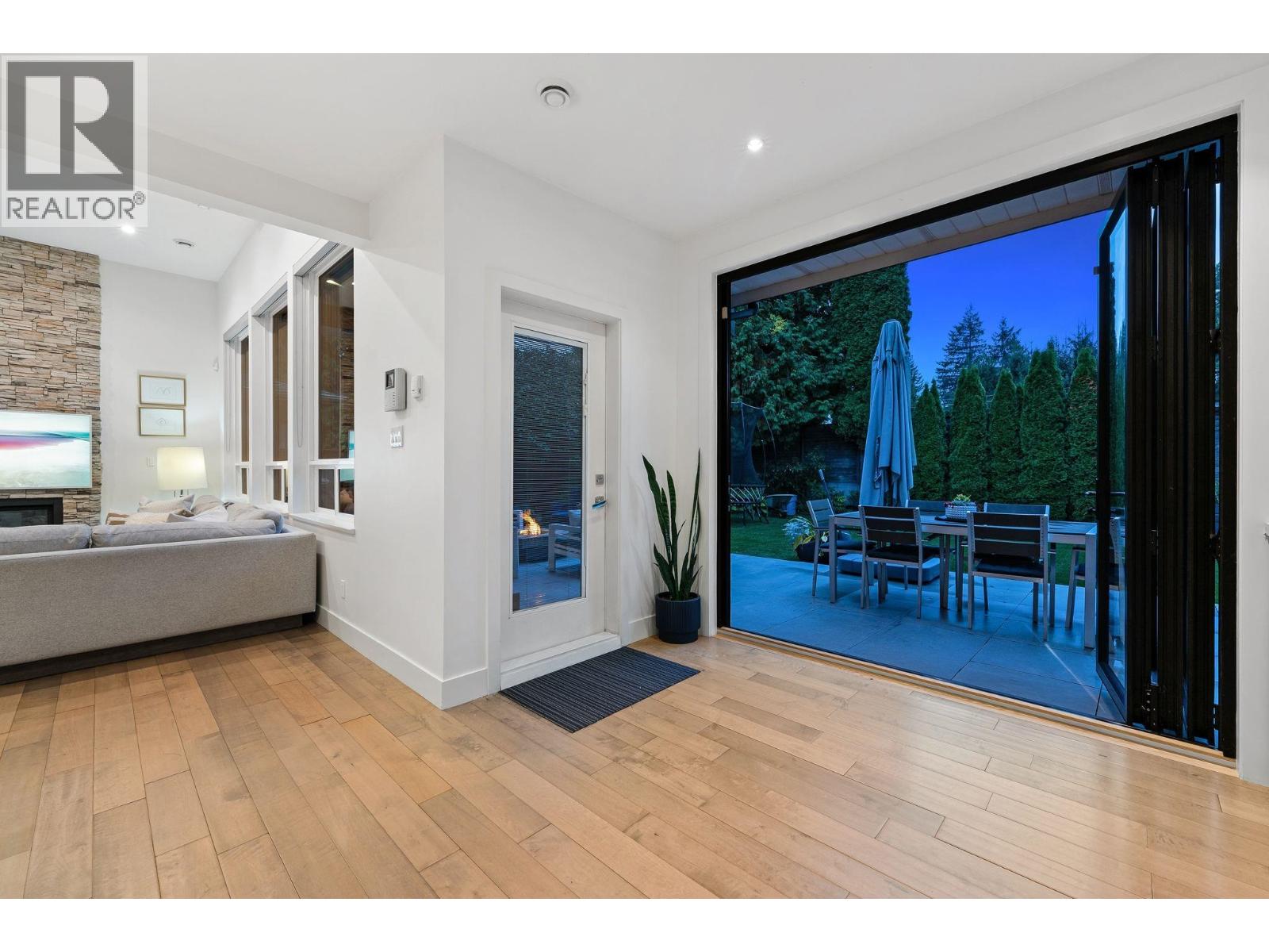2775 LYNDENE ROAD, North Vancouver