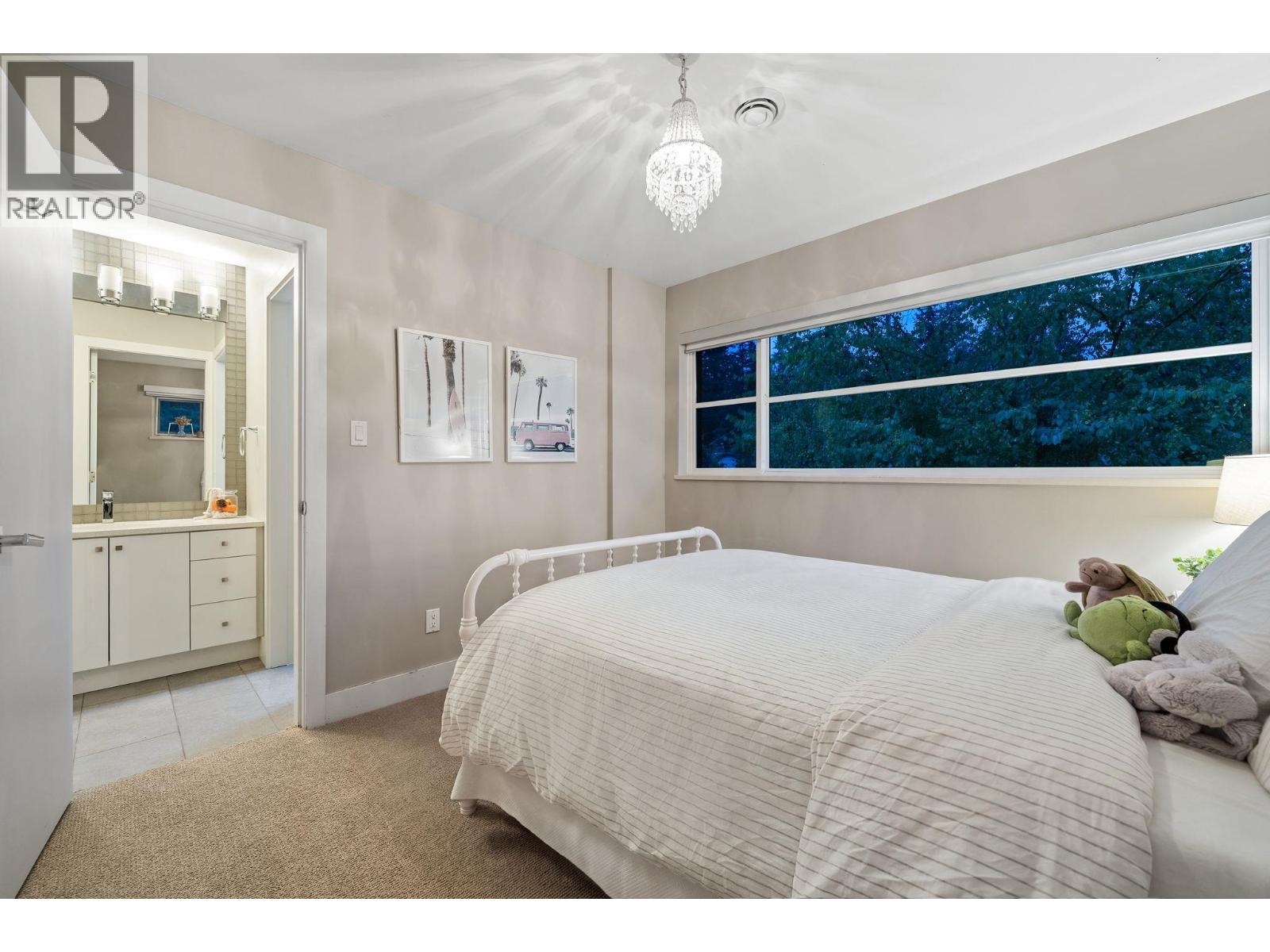 2775 LYNDENE ROAD, North Vancouver