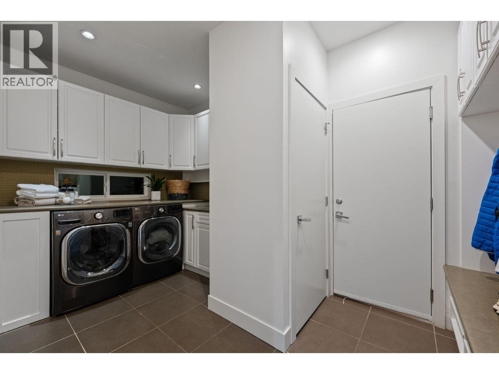 2775 LYNDENE ROAD, North Vancouver