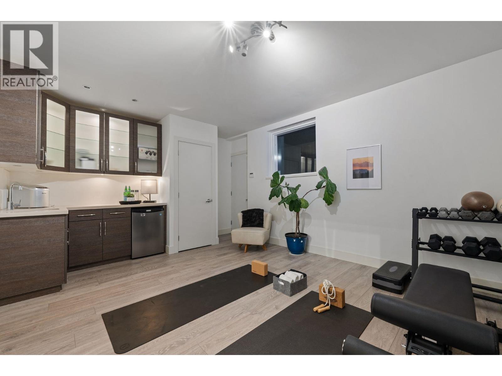 2775 LYNDENE ROAD, North Vancouver