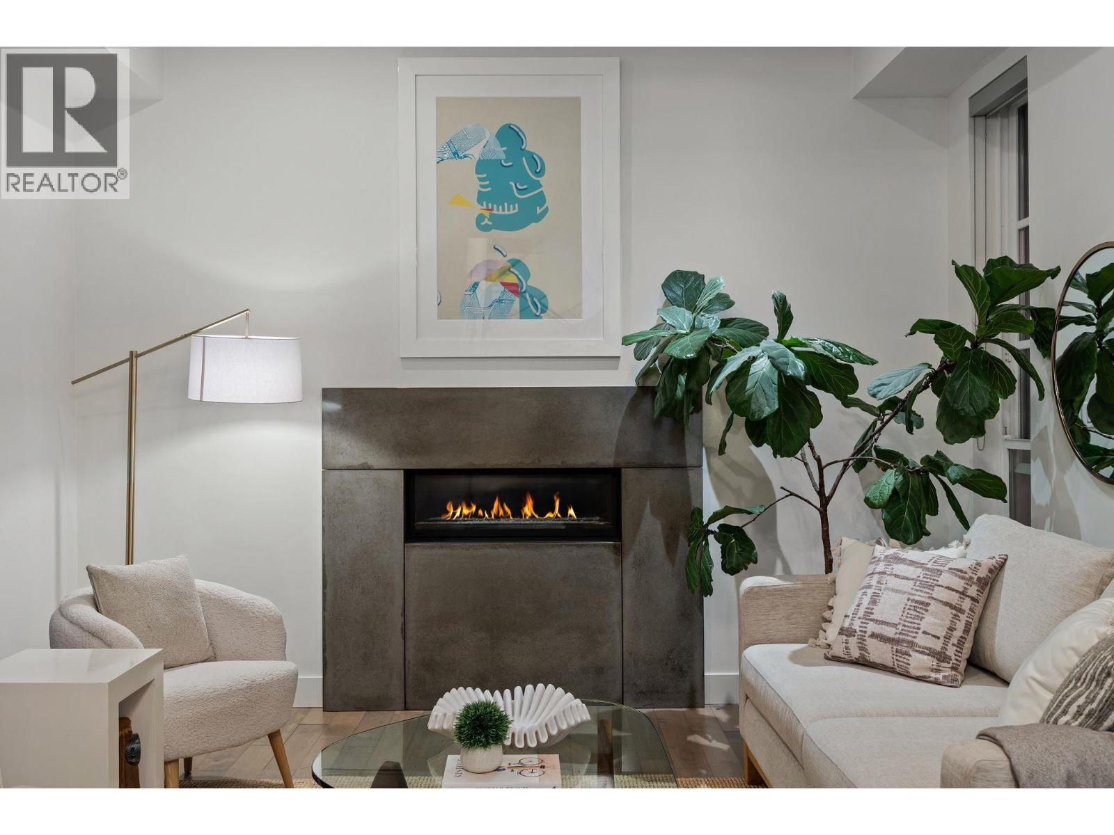 2775 LYNDENE ROAD, North Vancouver