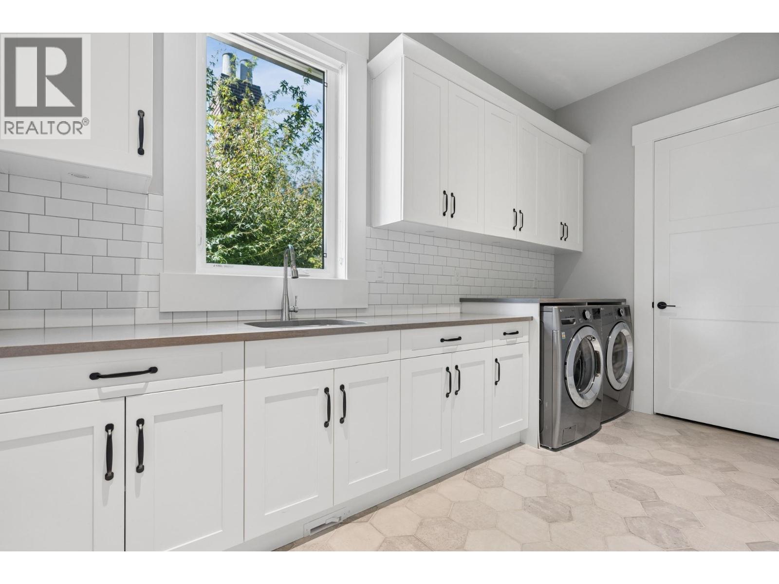 7628 STEVESTON HIGHWAY, Richmond
