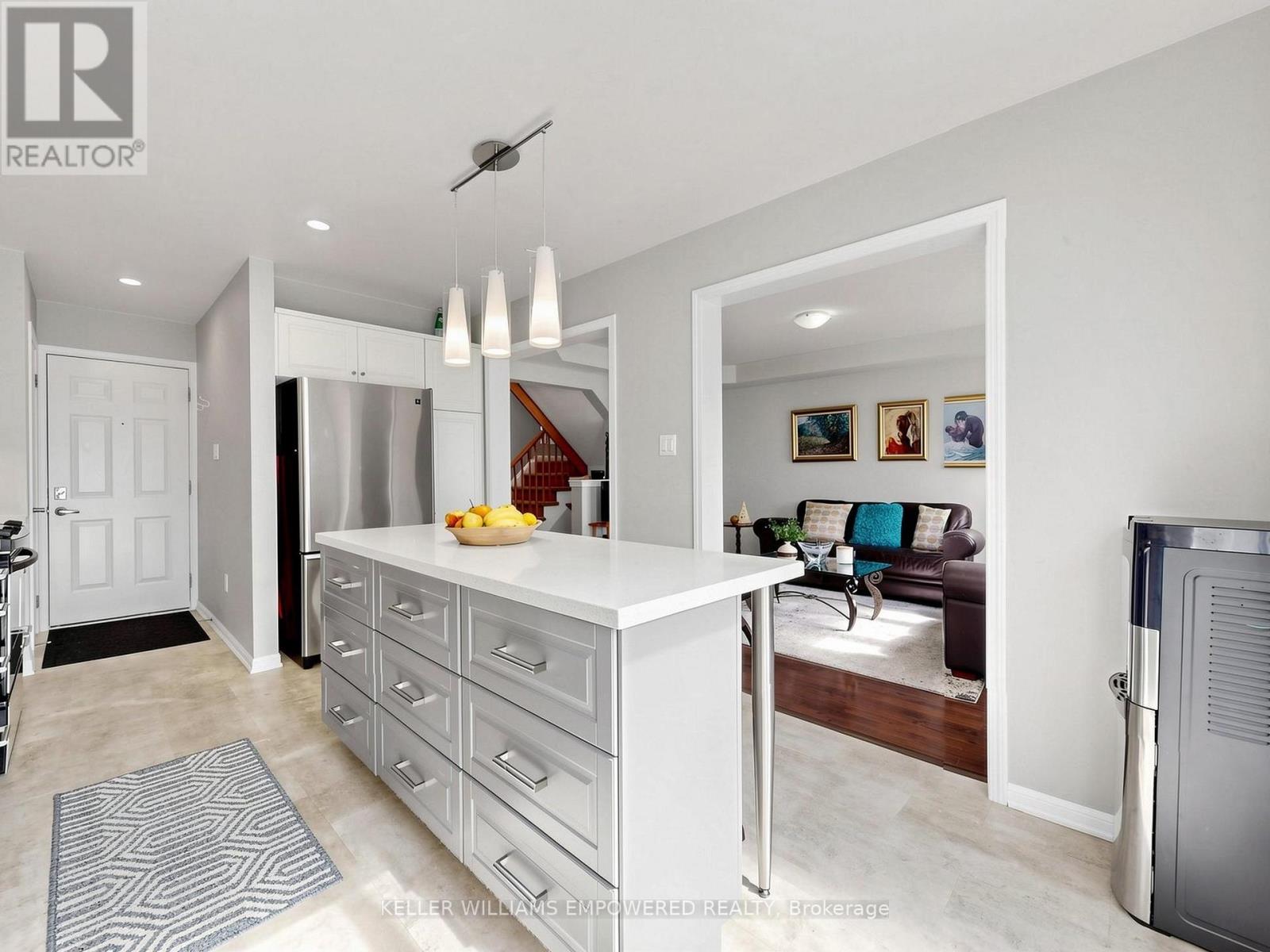 203 CHILCOTT CRESCENT - 16