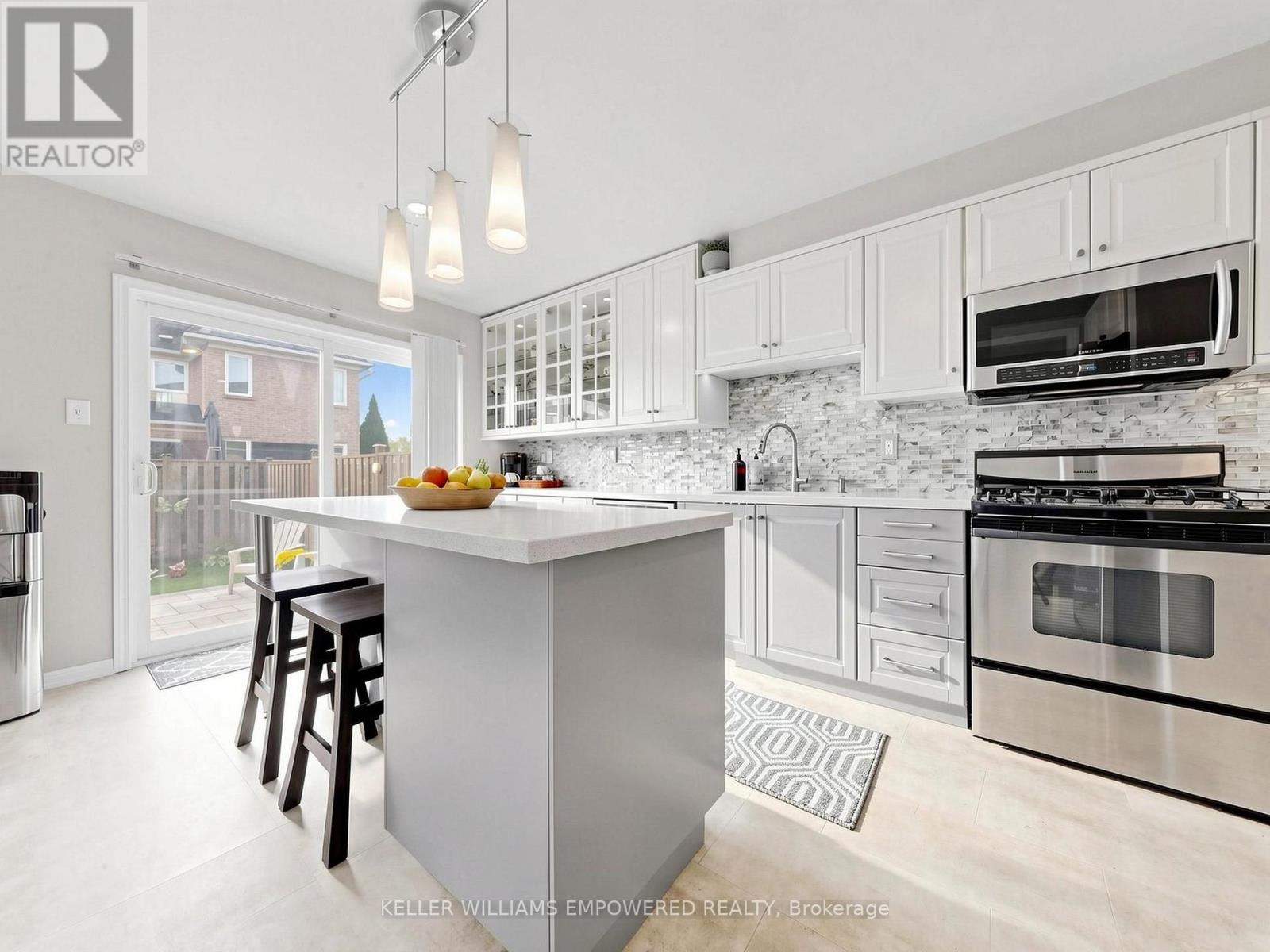 203 CHILCOTT CRESCENT - 19