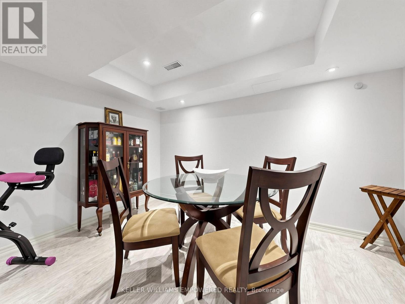 203 CHILCOTT CRESCENT - 43