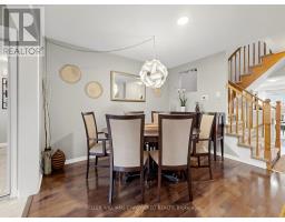 203 Chilcott Crescent, Newmarket, ON L3X3G6 Photo 13