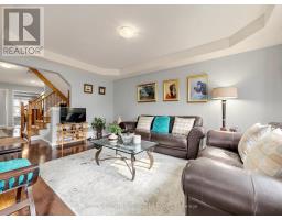 Sitting room - 203 Chilcott Crescent, Newmarket, ON L3X3G6 Photo 9