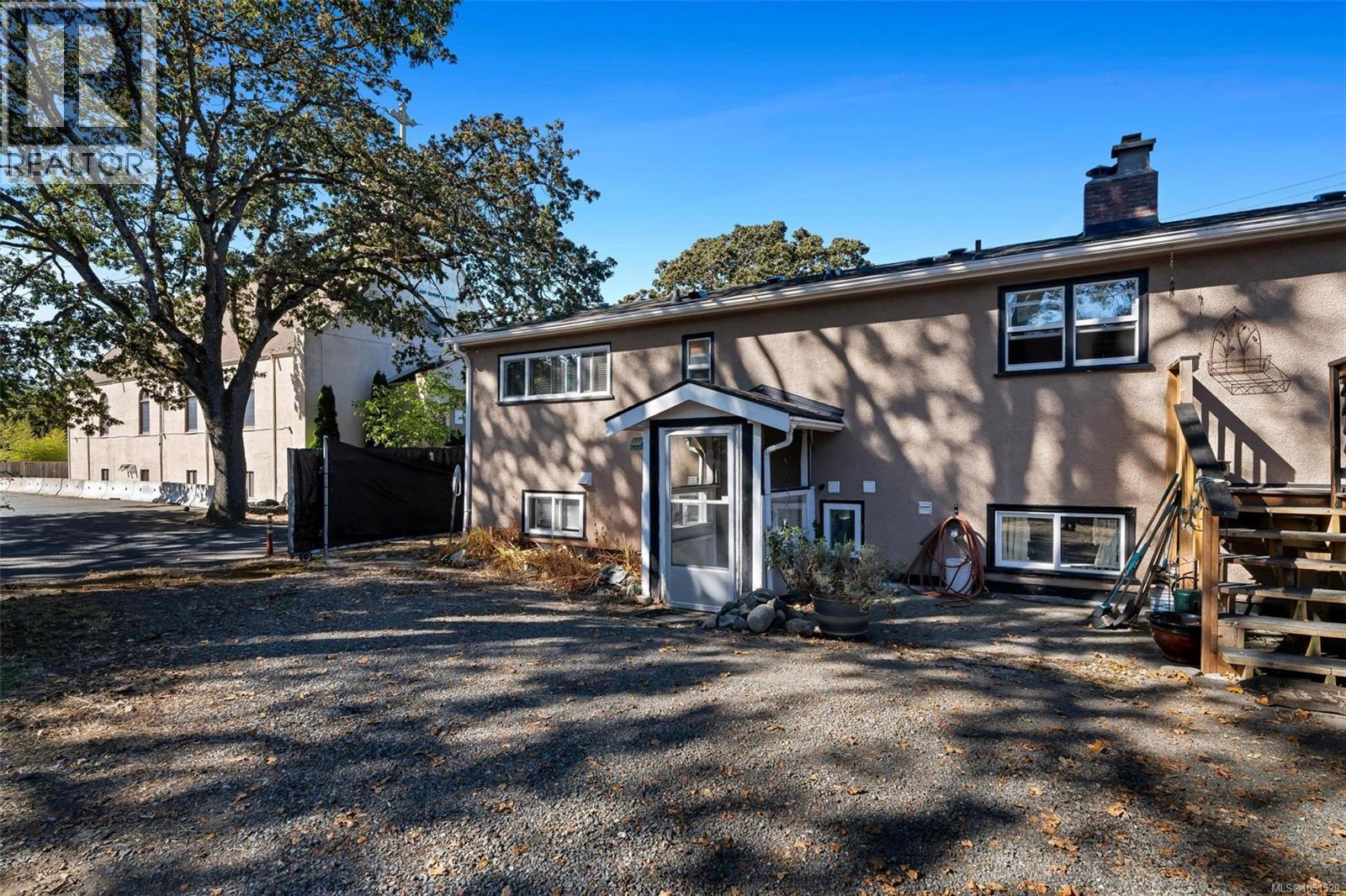 847 Old Esquimalt Rd - Image 26