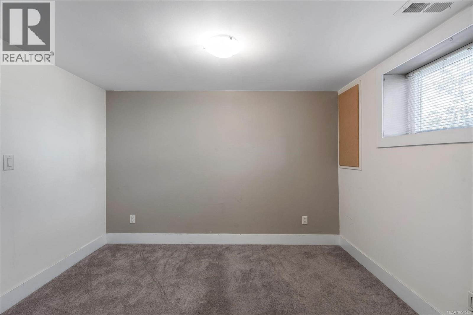 847 Old Esquimalt Rd - Image 31