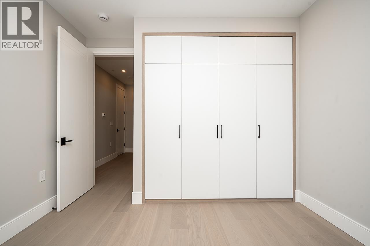 2 4579 W 11TH AVE AVENUE, Vancouver - Image 1