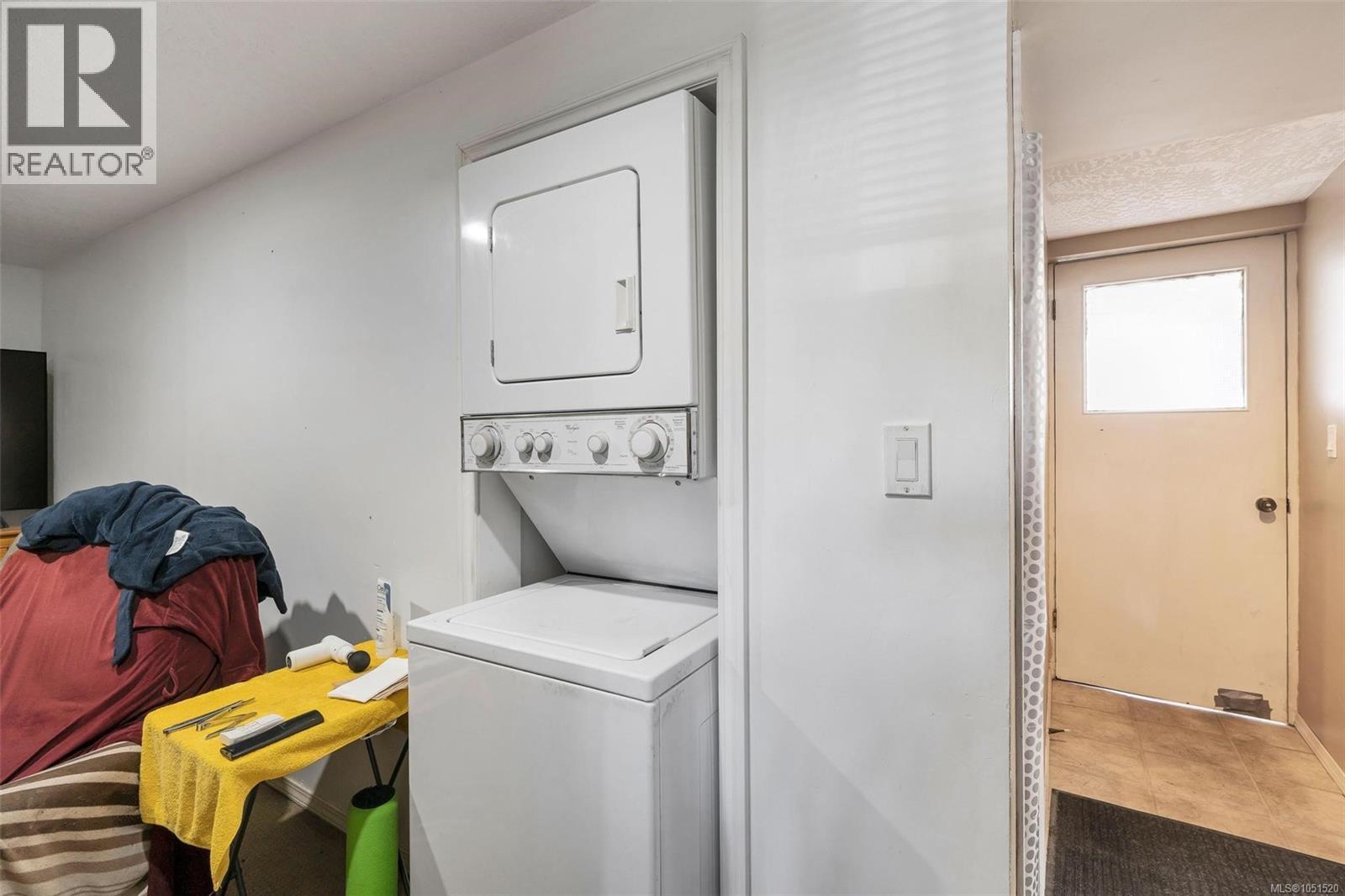 847 Old Esquimalt Rd - Image 36