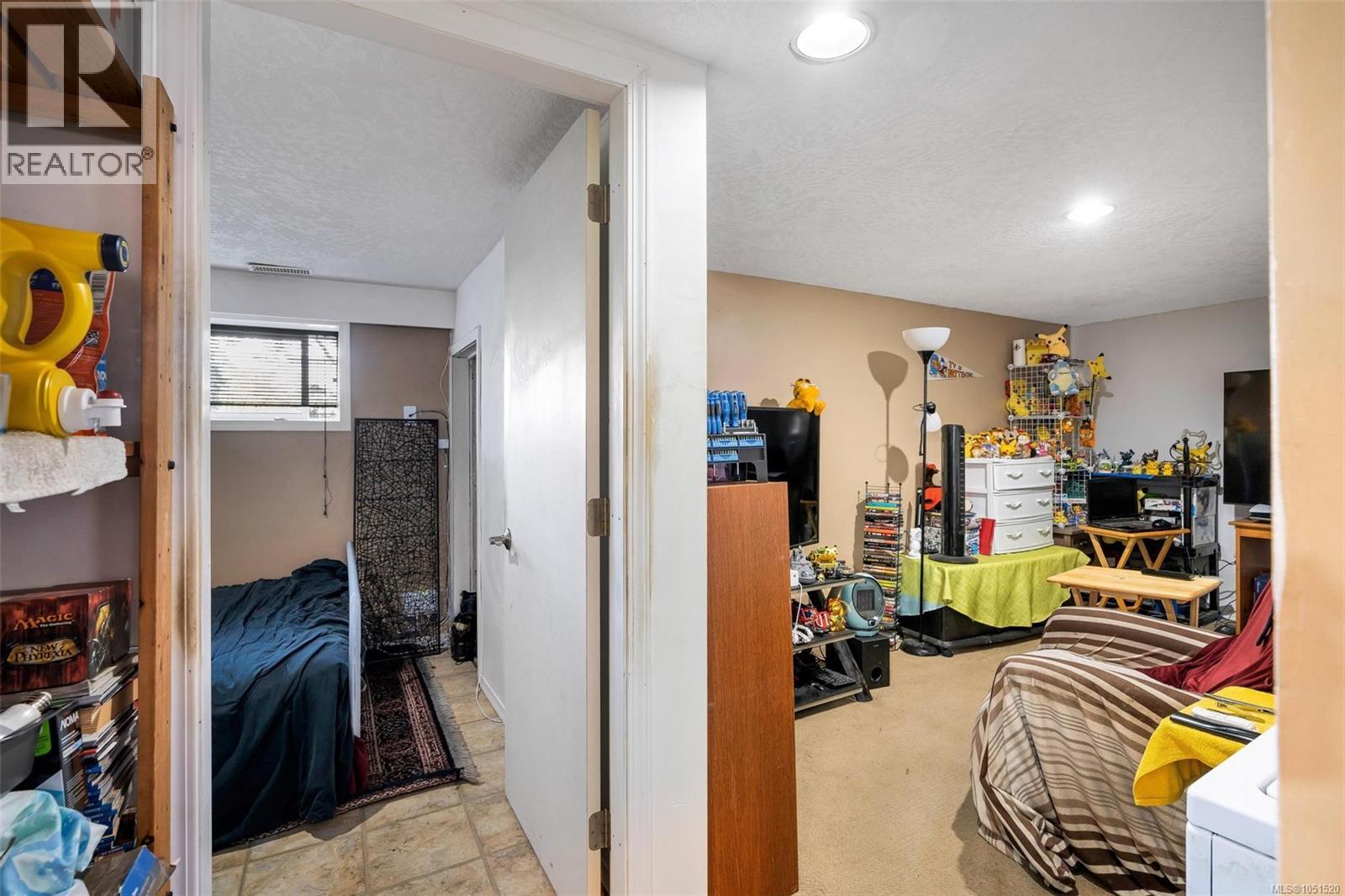 847 Old Esquimalt Rd - Image 43