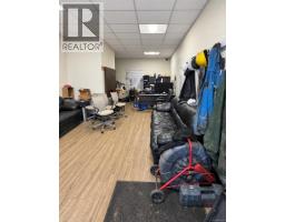 831 Shamrock St, Saanich, BC V8X2V1 Photo 10