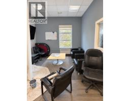 831 Shamrock St, Saanich, BC V8X2V1 Photo 8
