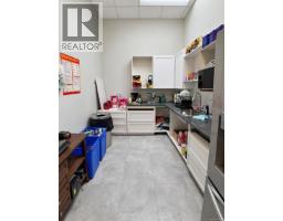 831 Shamrock St, Saanich, BC V8X2V1 Photo 9